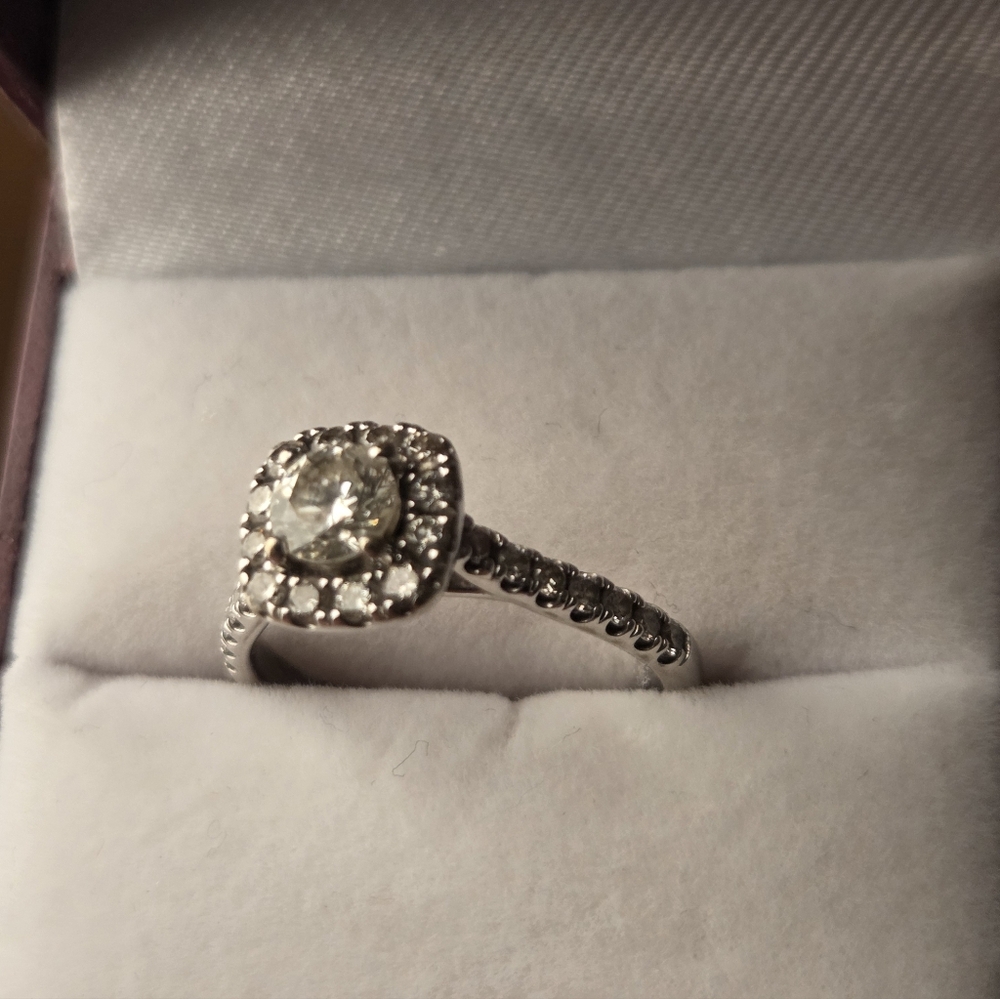 NEW WOMENS 14 K WHITE GOLD WITH 1 CT GENUINE DIAMONDS ENGAGEMENT RING SIZE 8.5 - Picture 5 of 5
